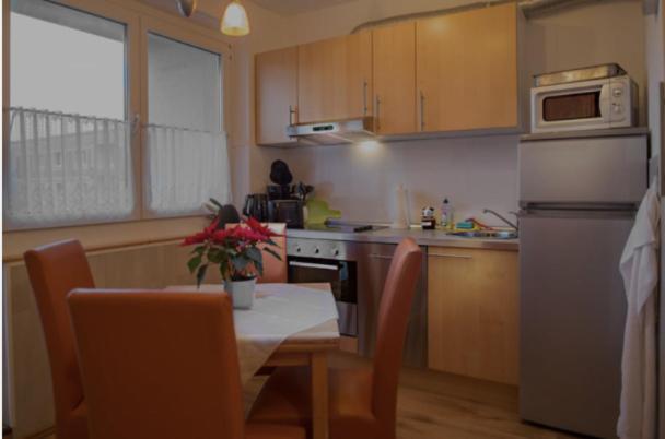 H&H Apartments Im Herzen Der Stadt Teilweise Mit Balkon Ruhig Zentral Modern Mit Kueche Greifswald Ngoại thất bức ảnh