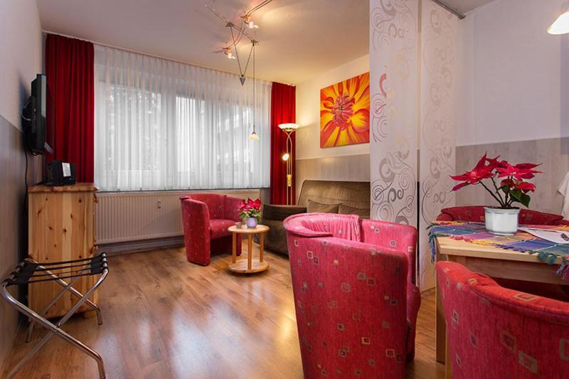 H&H Apartments Im Herzen Der Stadt Teilweise Mit Balkon Ruhig Zentral Modern Mit Kueche Greifswald Ngoại thất bức ảnh