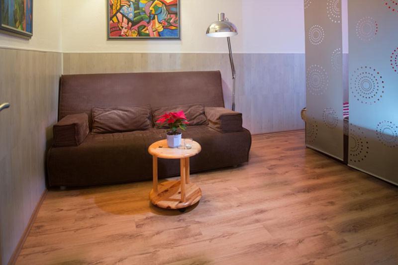 H&H Apartments Im Herzen Der Stadt Teilweise Mit Balkon Ruhig Zentral Modern Mit Kueche Greifswald Ngoại thất bức ảnh