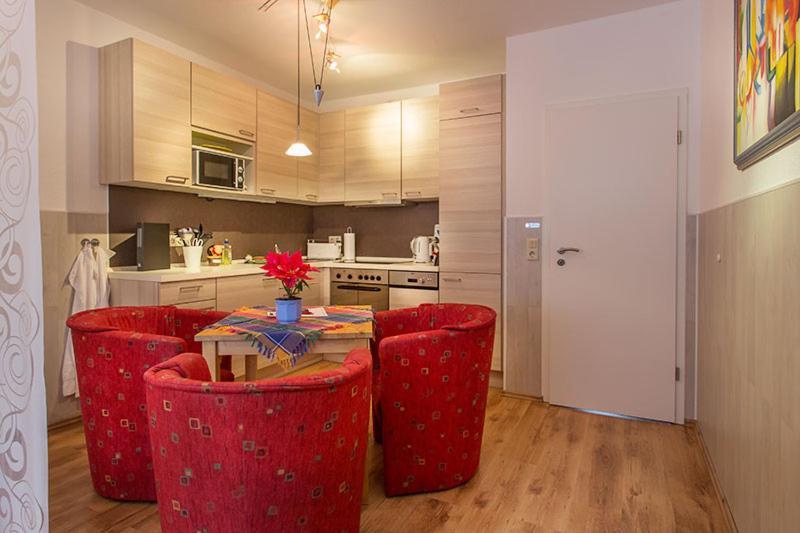 H&H Apartments Im Herzen Der Stadt Teilweise Mit Balkon Ruhig Zentral Modern Mit Kueche Greifswald Ngoại thất bức ảnh