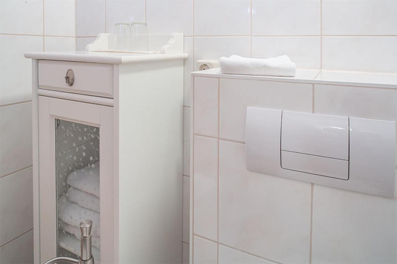H&H Apartments Im Herzen Der Stadt Teilweise Mit Balkon Ruhig Zentral Modern Mit Kueche Greifswald Ngoại thất bức ảnh