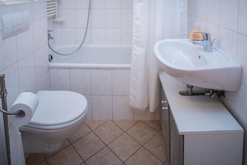H&H Apartments Im Herzen Der Stadt Teilweise Mit Balkon Ruhig Zentral Modern Mit Kueche Greifswald Ngoại thất bức ảnh
